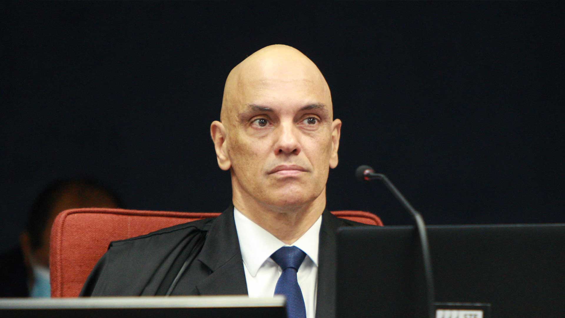 Ministro Alexandre de Moraes suspende do Rumble no Brasil.